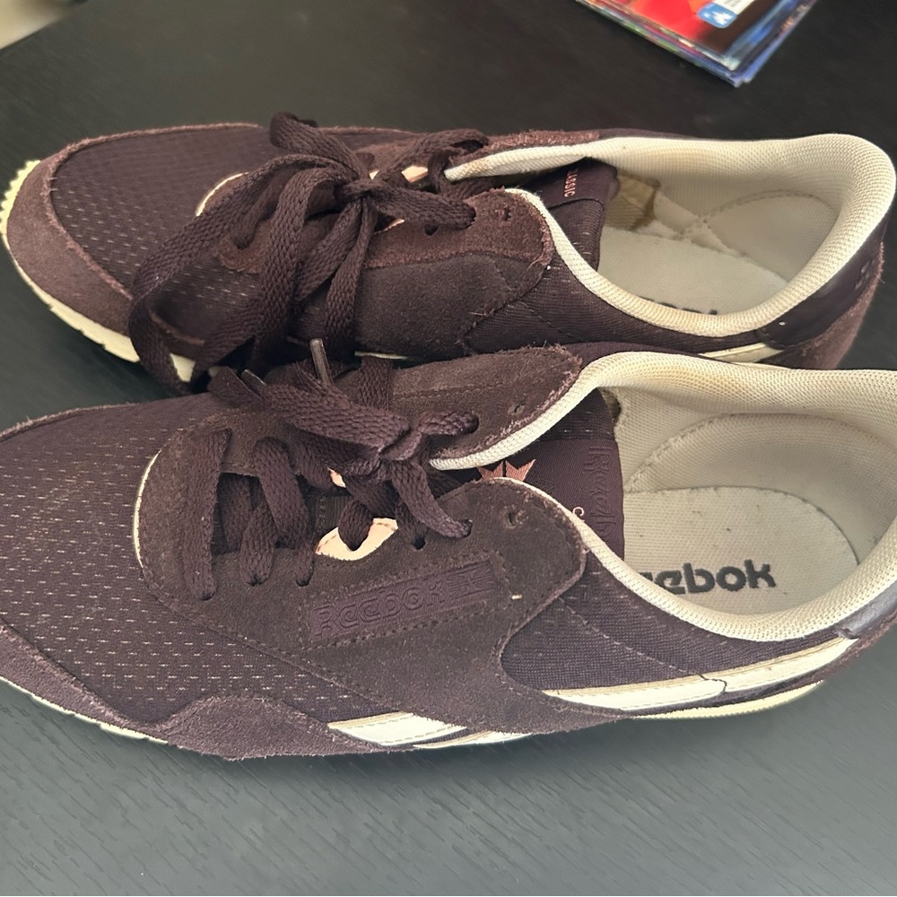 Womens Reebok Classics - Picture 3 of 6